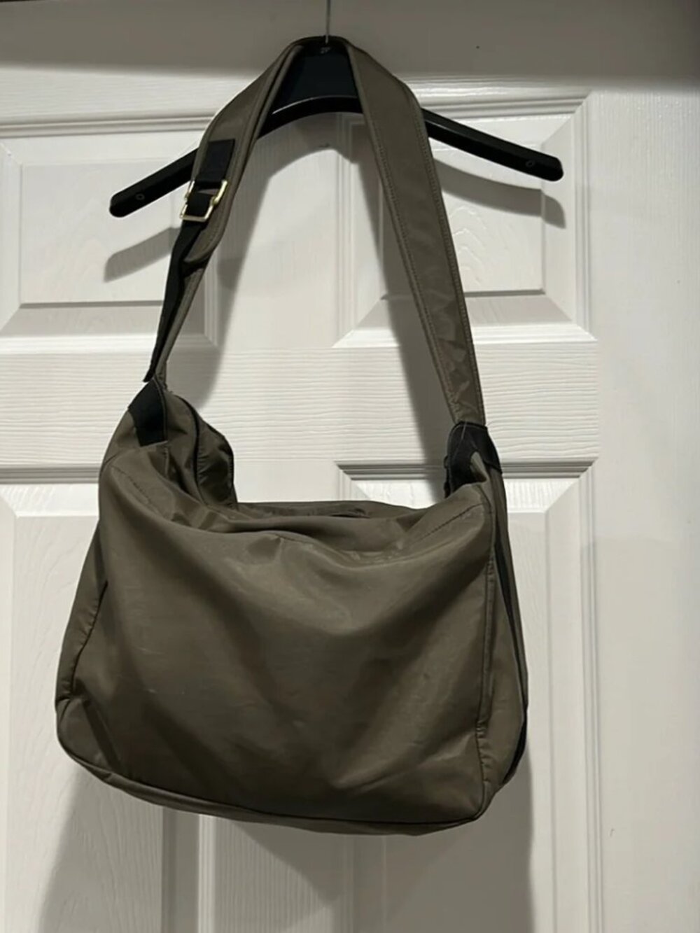 Banana Republic shoulder bag in good condition.
